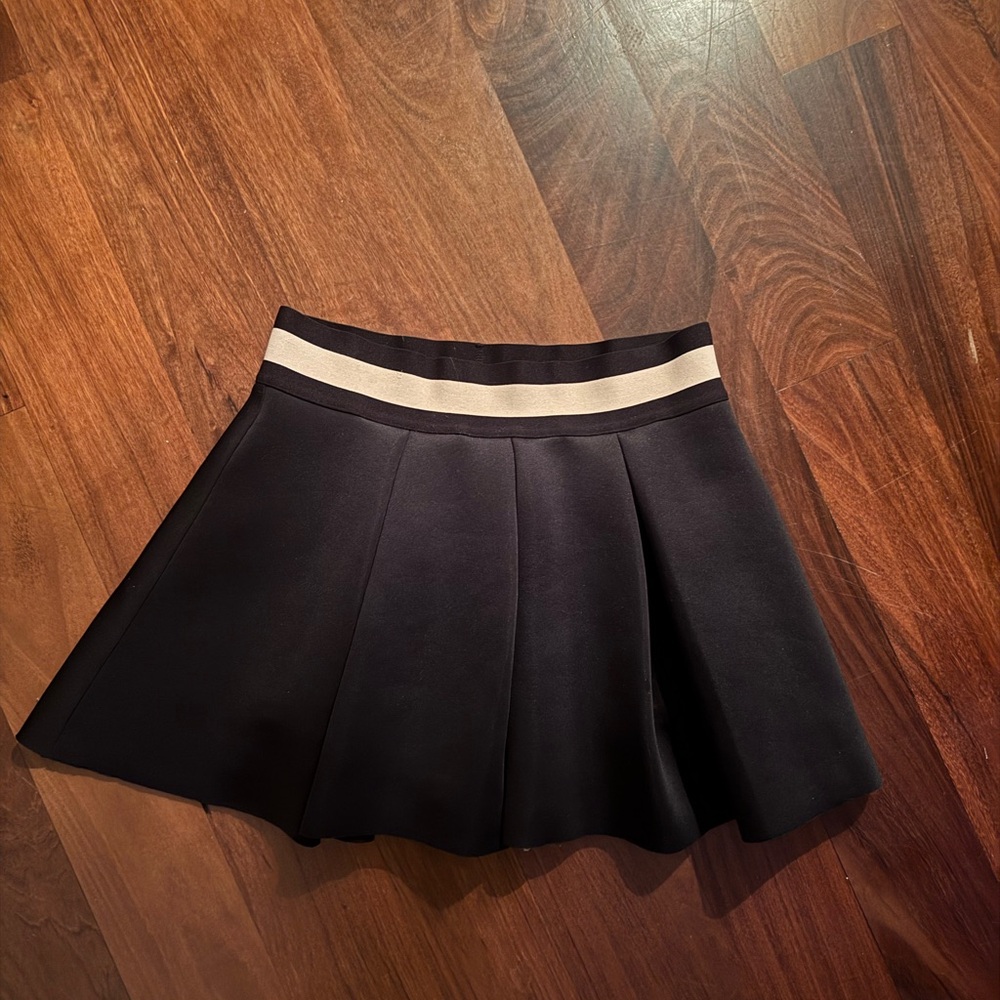 Chic Black Mini Skirt with Cream Waistband